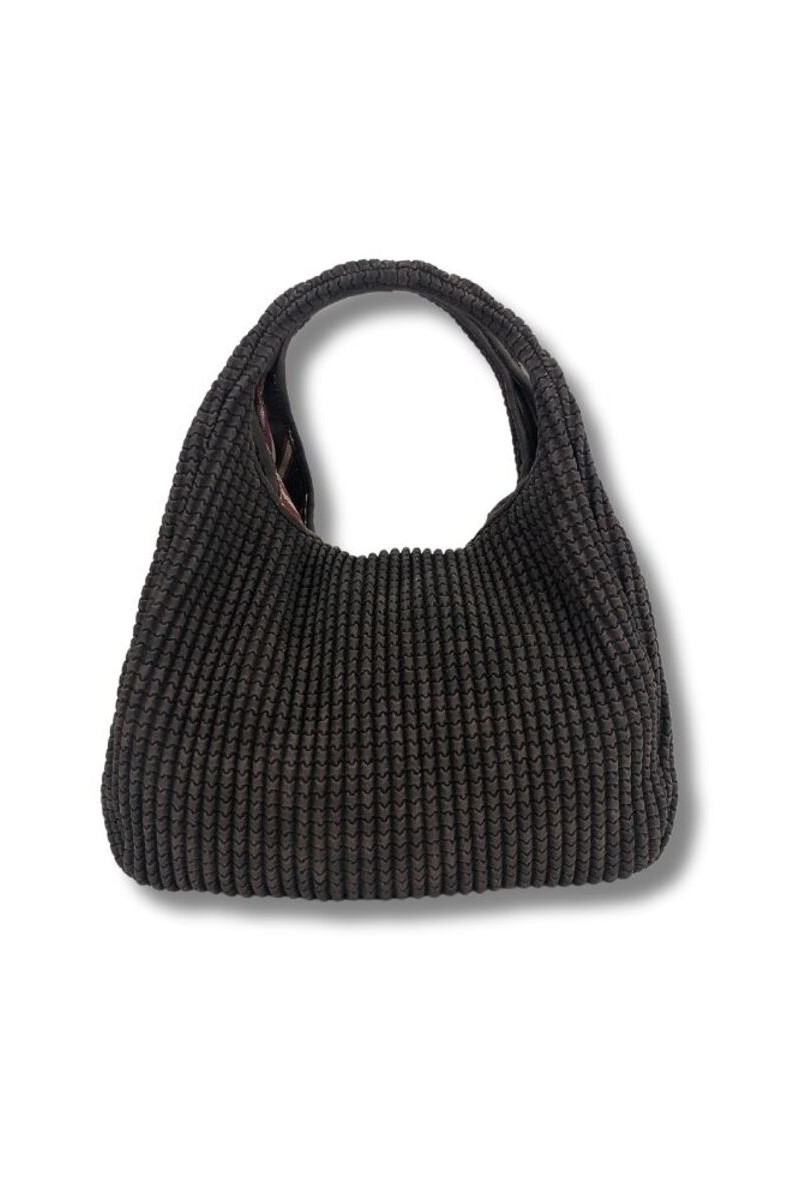 BOLSO DE MANO ENGOMADO COLOR MARRÓN 3